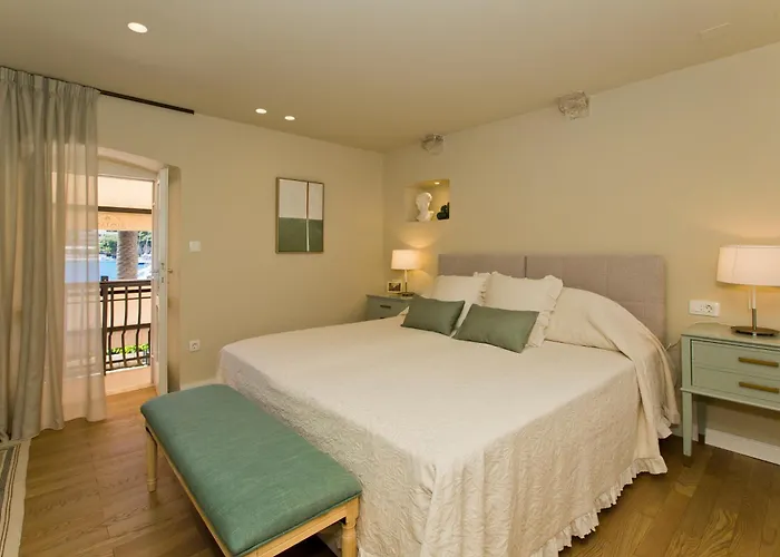 Riva Yacht Hvar Town Apartment