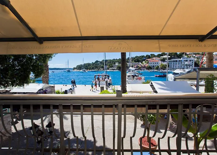 Riva Yacht Hvar Town Apartment