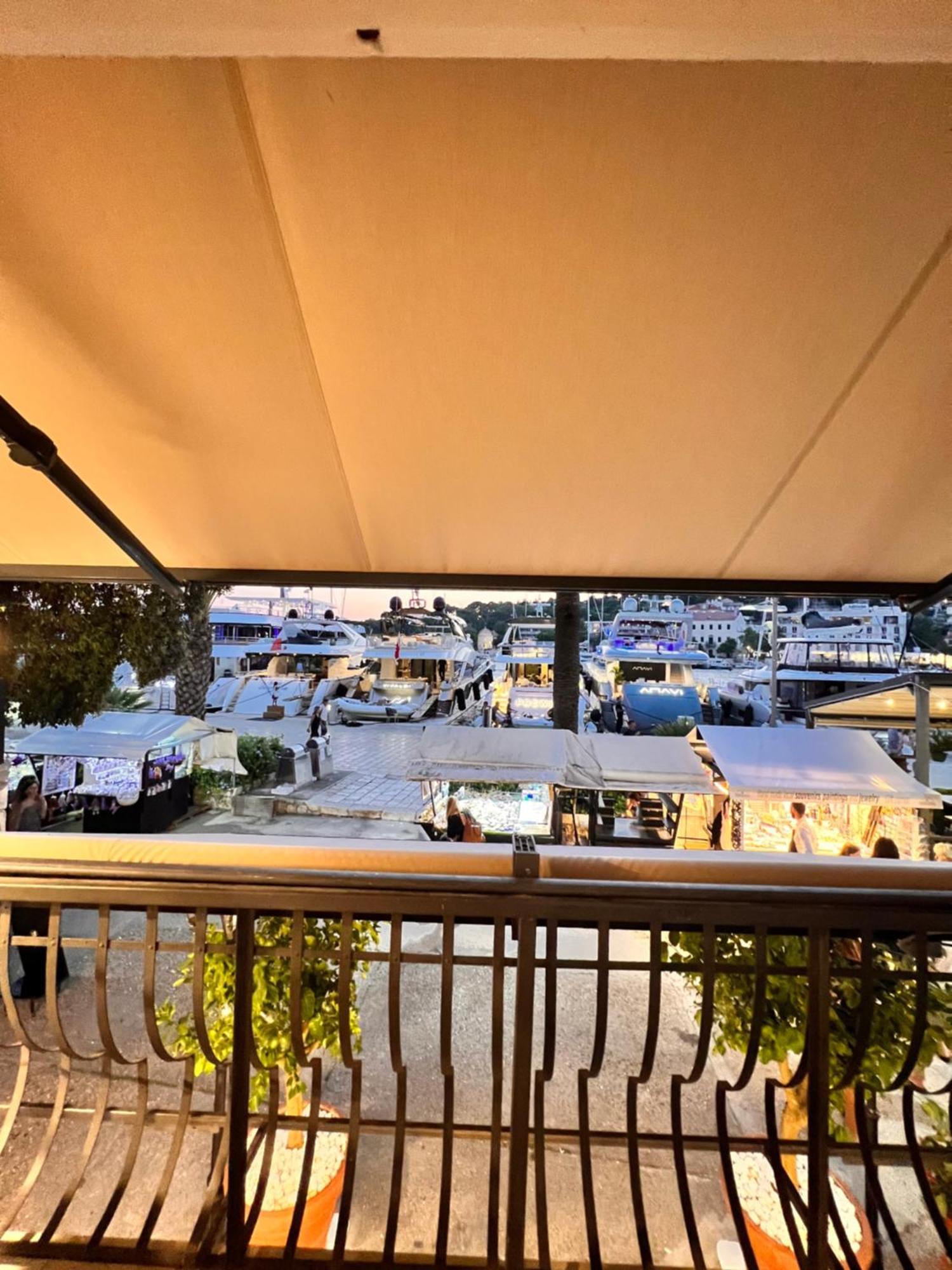 Riva Yacht Apartment Hvar Town