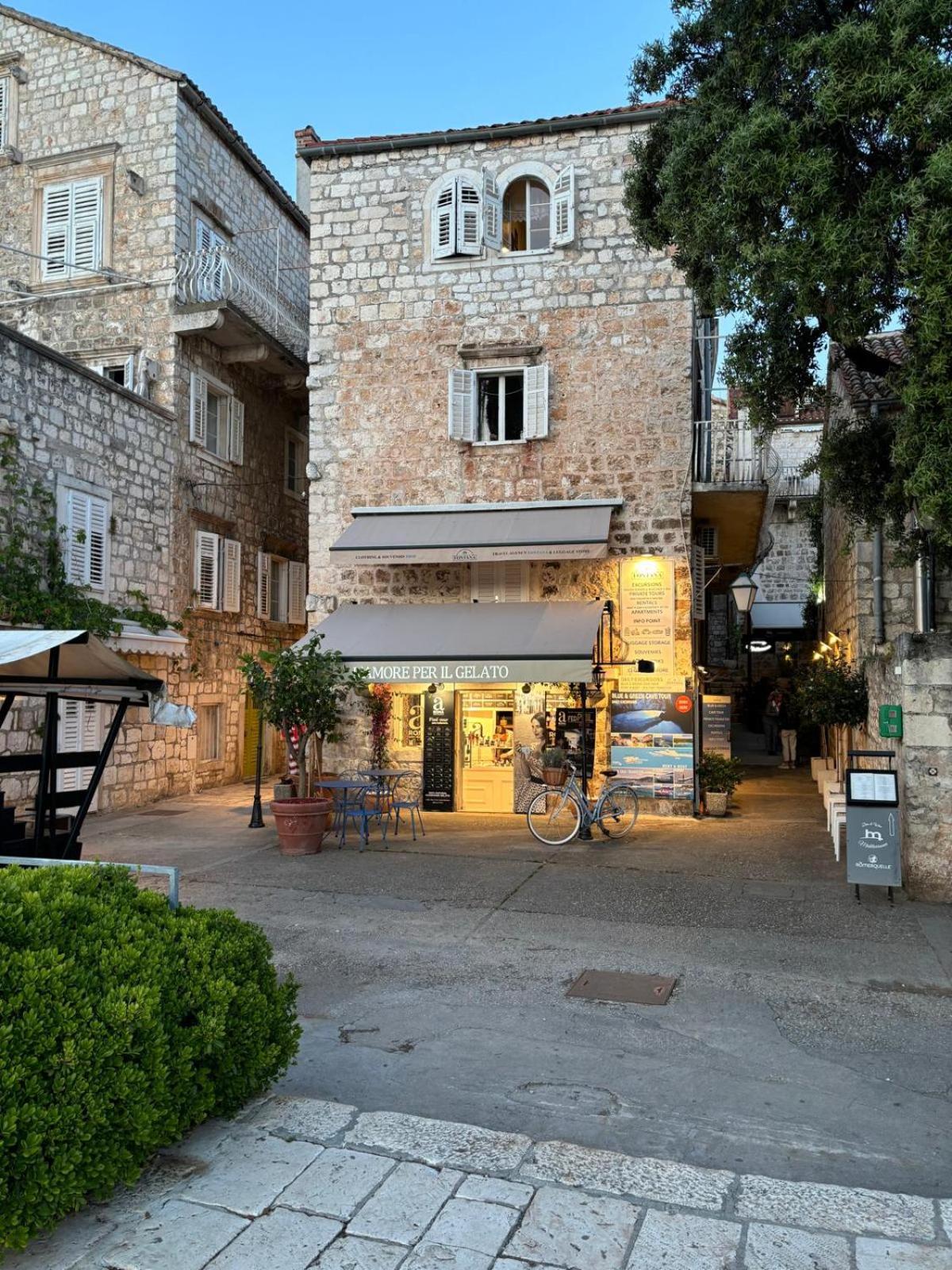 Apartment Riva Yacht Hvar Town